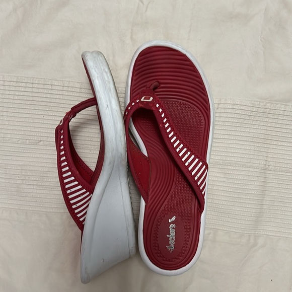 Red Sketchers Wedge Sandals - Picture 4 of 4